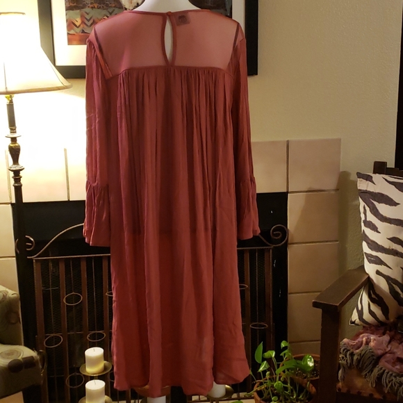 Dress - Picture 7 of 8